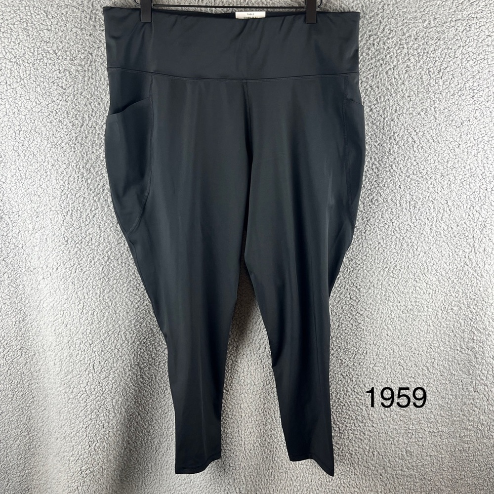 Ideology Women’s Size 1X Deep Black 7/8 Ankle Leggings Side Pockets NWT